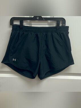 Under Armour Women's Black Fly By Shorts size Medium
